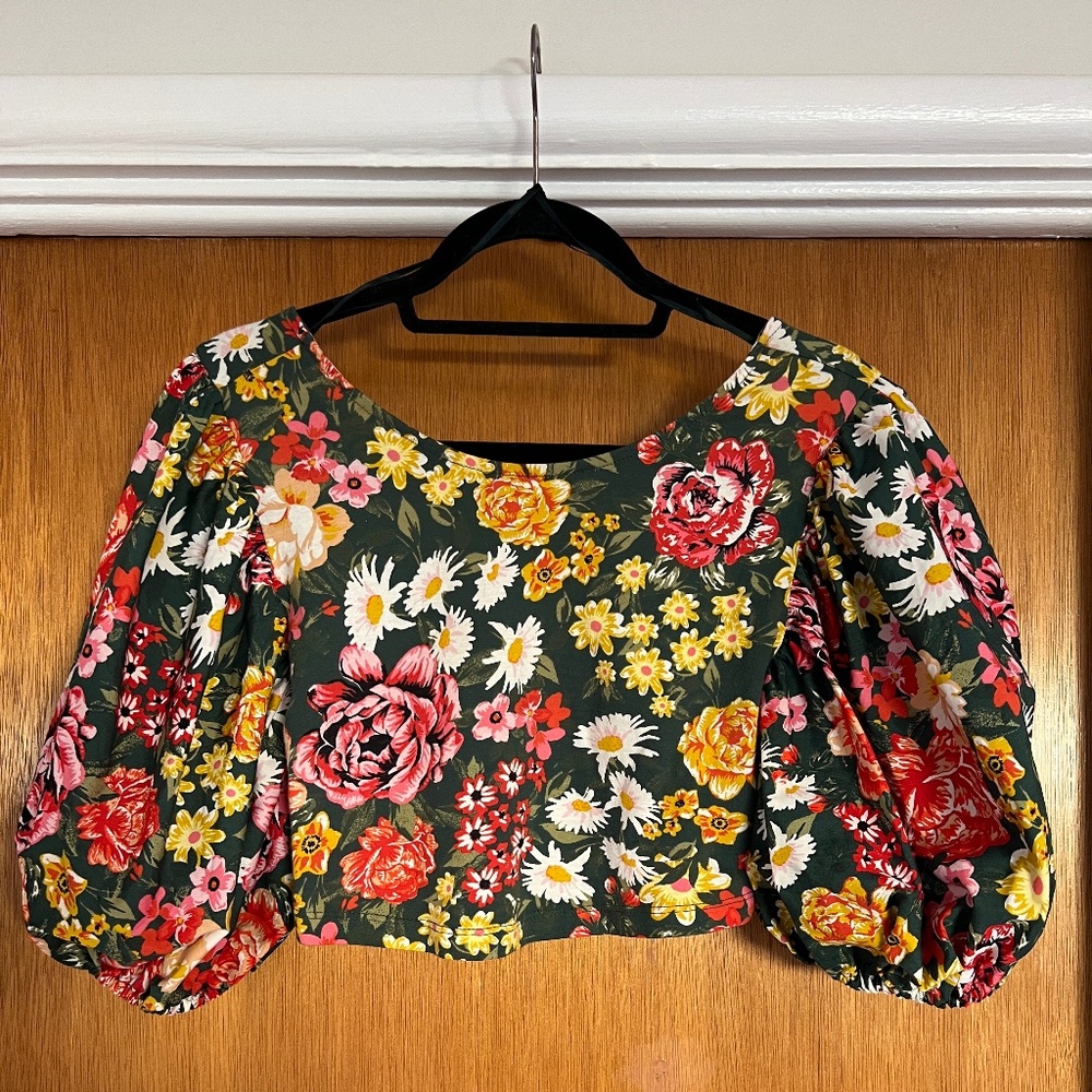 Zara floral print crop top with dramatic puff sleeves, Size S